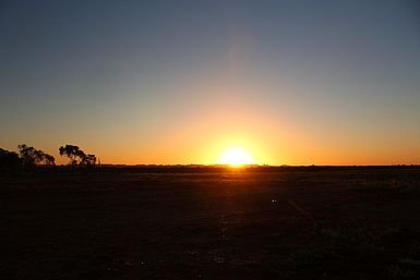 Zonsondergang over de Outback Zonsondergang over de Outback